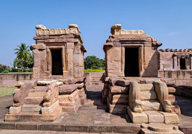 Hindistan, Karnataka, Aihole 'deki Chalukya hanedanlığının antik taş tapınağı..