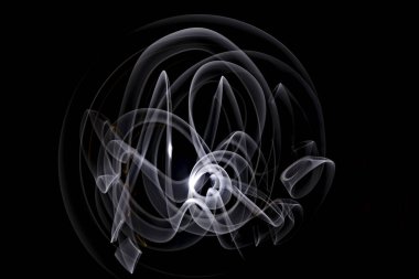 Eşsiz, uzun pozlama, beyaz ışıklı resim siyah arkaplanda soyut desen.