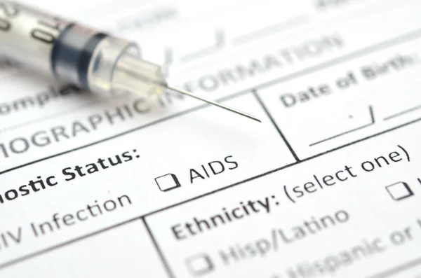 Ausfüllen medizinischer Formulare, Hiv-Status — Stockfoto