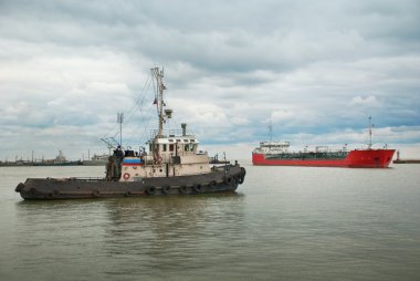 Römorkör ve tanker.