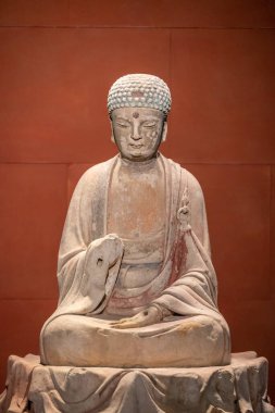 Antik Buda heykeli Çin 'in Chongqing kentinde, Dazu taşından oyma manzaralı bir alanda yer almaktadır. 