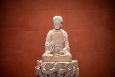 Antik Buda heykeli Çin 'in Chongqing kentinde, Dazu taşından oyma manzaralı bir alanda yer almaktadır. 