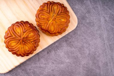 Ay çörekleri geleneksel bir Çin festivali olan Sonbahar ortası festivalinde yenir.  