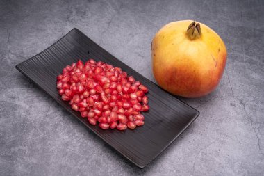 Renkli çekici meyve, nar.  