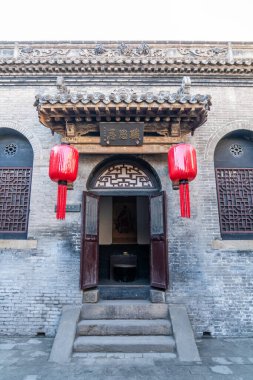 Qiao adında bir tüccarın eski bir Çin malikanesi. 