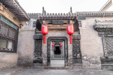 Qiao adında bir tüccarın eski bir Çin malikanesi. 