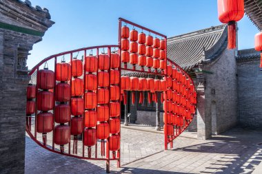 Qiao adında bir tüccarın eski bir Çin malikanesi. 