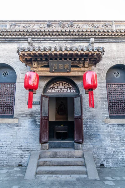 Qiao adında bir tüccarın eski bir Çin malikanesi. 