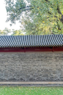 Eski tarz bir tuğla duvar. 