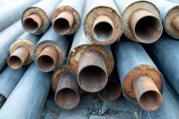 Nşaat Alanlarında Kullanılan Gri Metal Borular — Stok fotoğraf