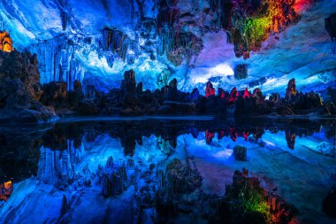 Guilin, Guangxi, Çin 'deki sazlık flüt manzaralı yer. 