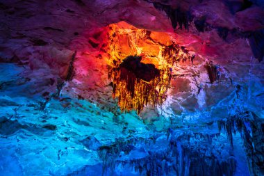 Guilin, Guangxi, Çin 'deki sazlık flüt manzaralı yer. 