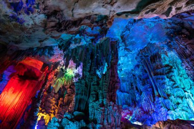 Guilin, Guangxi, Çin 'deki sazlık flüt manzaralı yer. 