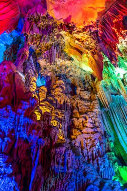 Guilin, Guangxi, Çin 'deki sazlık flüt manzaralı yer. 