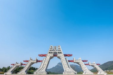Shaoshan ilçesindeki Laoleshan manzaralı yerinin kapısı, Zhumadian şehri, Henan bölgesi, Çin 