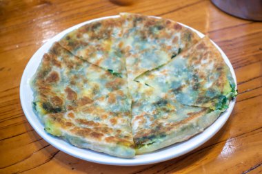 Bir tabak soğanlı kek, geleneksel Çin yemeği. 