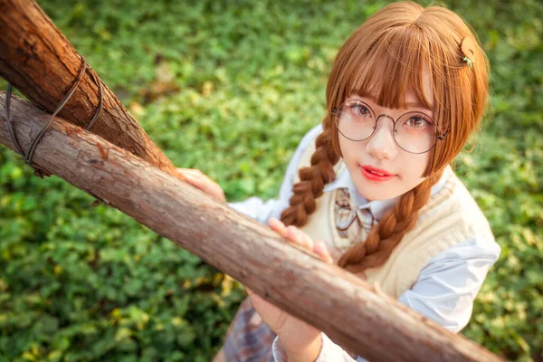 Chinese Girl Holds Camera Park Bench — Stock Photo, Image