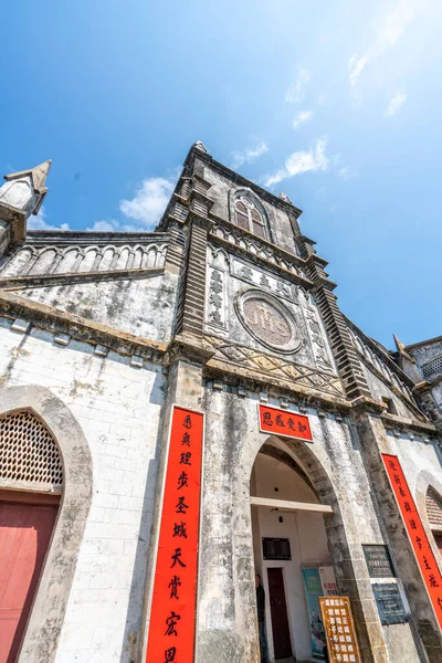 Eglise Catholique Sous Ciel Bleu — Photo