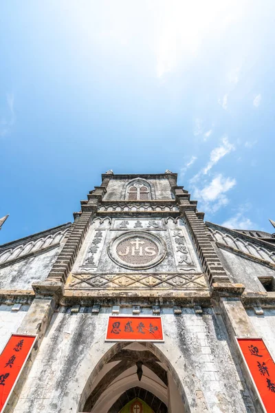 Eglise Catholique Sous Ciel Bleu — Photo