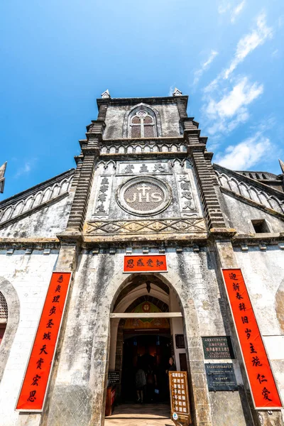 Eglise Catholique Sous Ciel Bleu — Photo