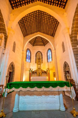 Katolik Kilisesi 'nin içi.