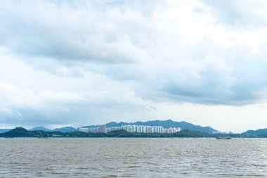 Shenzhen açıklarında, Çin 'de, gün batımında