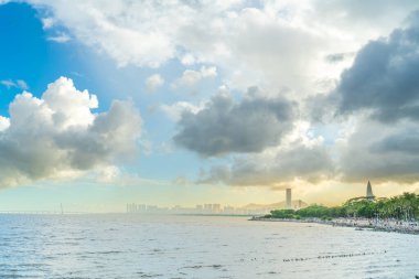 Shenzhen açıklarında, Çin 'de, gün batımında