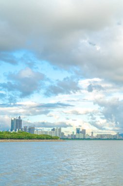 Shenzhen açıklarında, Çin 'de, gün batımında