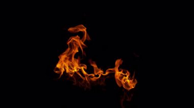 Ateş Alevlerinin Süper Yavaş Çekimi Kara Arkaplan 'da izole edildi. Yüksek Hız Sinema Kamerası, 4K.