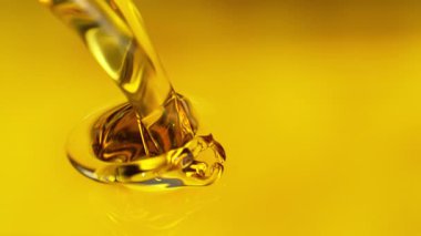 Altın Yağ Sıvısı 'nın 1600 metrede Süper Yavaş Çekimi. Yüksek Hız Sinema Kamerası, 4K.