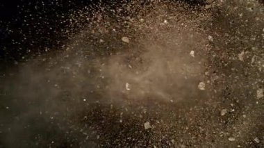 Kayalıklarla Patlayan Toprağın Süper Yavaş Çekimi, 1000fps 'de. Yüksek Hız Sinema Kamerası, 4k.