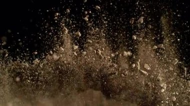 Kayalıklarla Patlayan Topraklar 'ın Süper Yavaş Çekimi, 1000fps' de. Yüksek Hız Sinema Kamerası, 4k.