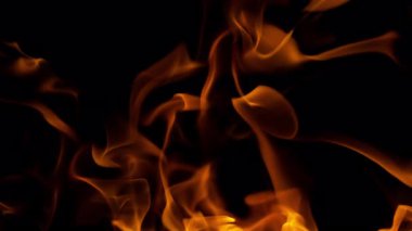 Ateşin Süper Yavaş Çekimi Kara Arkaplan 'da izole edildi. Yüksek Hız Sinema Kamerası, 4K.