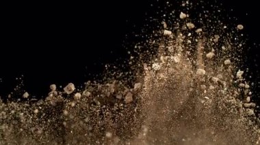 Kayalıklarla Patlayan Topraklar 'ın Süper Yavaş Çekimi, 1000fps' de. Yüksek Hız Sinema Kamerası, 4k.