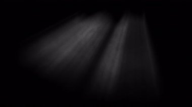 Kara Arkaplan 'da izole edilmiş Atmosferik Sislerle Işık Işınları Örtüsü.