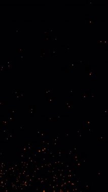 Gerçek Ateşin Süper Yavaş Çekimi Kara Arkaplan 'da izole edilmiş kıvılcımlar. Yüksek Hız Sinema Kamerası, 4K.