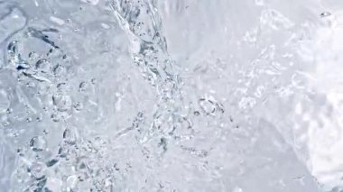 Süper Yavaş Çekim Saf Suyun Çekimi Ardından Kamera Yüzeye Yüzeye Yüzeyden Sıçrıyor... Yüksek Hız Sinema Kamerası, 4K.