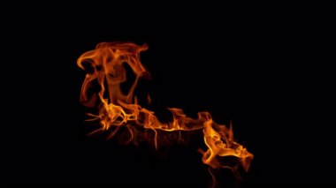 Ateş Alevlerinin Süper Yavaş Çekimi Kara Arkaplan 'da izole edildi. Yüksek Hız Sinema Kamerası, 4K.