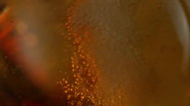 Süper Yavaş Hareketli Dalgalanan Taze Biranın 1000fps 'te Çekimi. Yüksek Hız Sinema Kamerası, 4K.