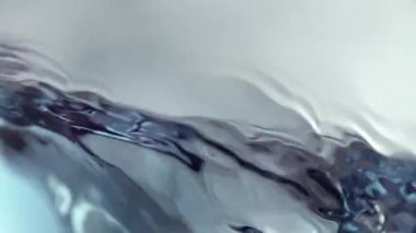 Sallanan Su Arkaplanı 'nın 1000 fp' lik Süper Yavaş Çekimi. Yüksek Hız Sinema Kamerası, 4K.