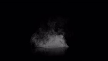 Smoke Cloud 'un Süper Yavaş Çekimi Kara Arkaplan' da yavaşça yüzüyor. Yüksek Hız Sinema Kamerası, 4K.