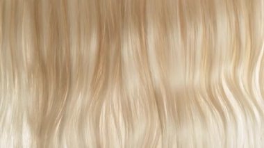 Dalgalanan Hafif Sarı Saçlı 1.000 fp 'lik Süper Yavaş Çekim. 4K 'da Yüksek Hız Sinema Kamerası ile çekildi..