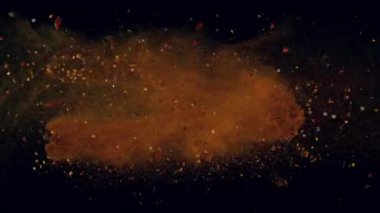 Kurutulmuş Baharat Karışımı Süper Yavaş Çekimde Çarpışıyor, 1000fps. Yüksek Hız Sinema Kamerası, 4K.