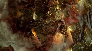 Buzlu kahvenin içine karıştırılmış kremalı dondurmanın süper yavaş çekim çekimi. Yüksek Hız Sinema Kamerası, 4k.