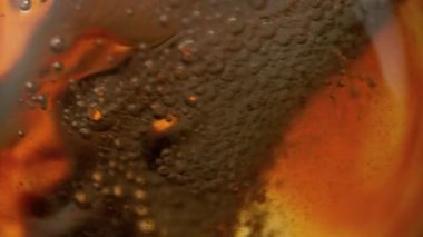 Süper Yavaş Hareketli Dalgalanan Taze Biranın 1000fps 'te Çekimi. Yüksek Hız Sinema Kamerası, 4K.