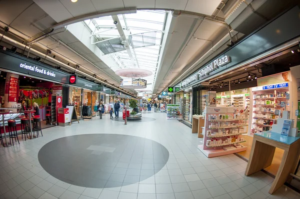 Vue grand angle de la place commerçante Schiphol Images De Stock Libres De Droits