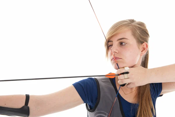 Chica sosteniendo un arco y flecha en primer plano — Foto de Stock