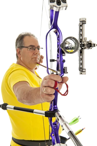 Man with bow and arrow in close up — Stock Photo, Image