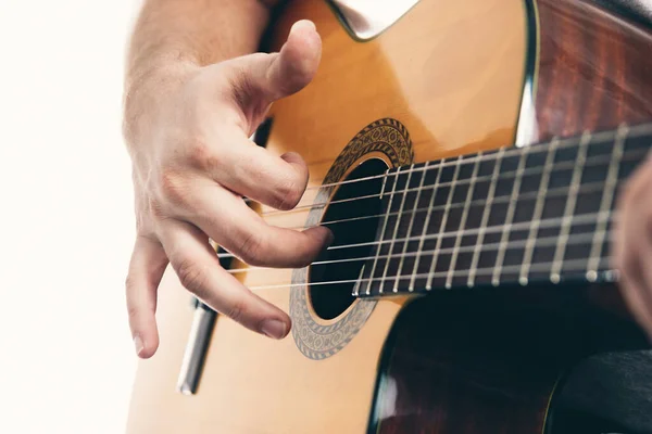 Zbliżenie Rąk Człowieka Gra Gitarze Akustycznej Flamenco Biorąc Rasgueado Instrumenty — Zdjęcie stockowe