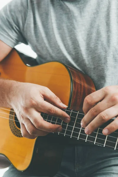 Close Nas Mãos Guitarrista Tocando Guitarra Clássica Técnica Duas Mãos — Fotografia de Stock